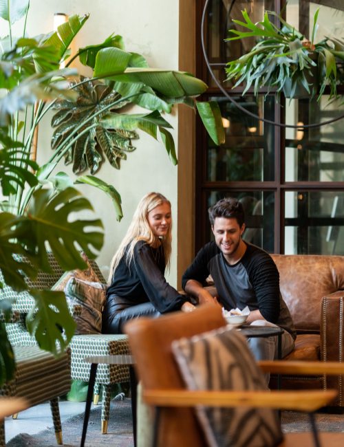 couple having a drink and snacks at Urban Picnic SERRA