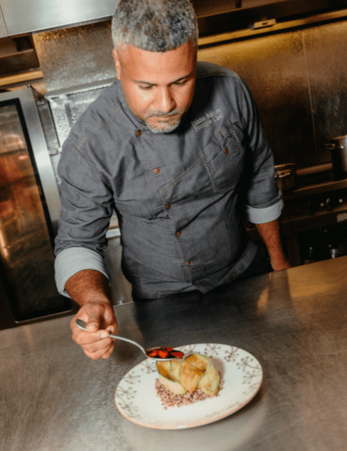 Chef Etienne Mahieu welcomes you for lunch and dinner at SERRA Brussels, Place Rogier